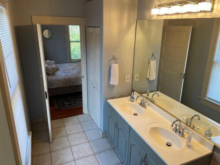 Apartment Tuscawilla A, In Historic Downtown, Two Bed Two Bath *